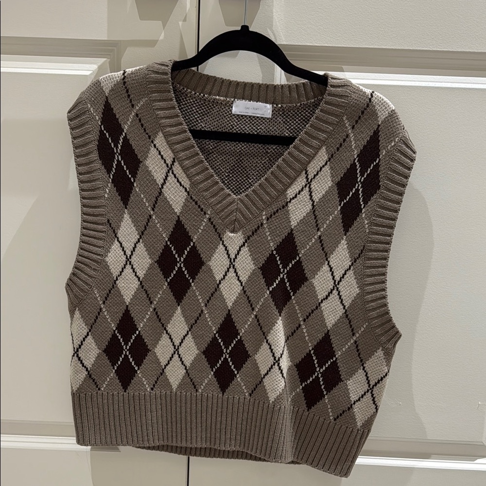 OAK + FORT Argyle Knit Sweater Vest - Brown